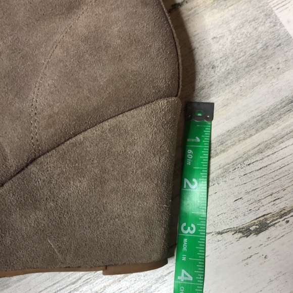 Dolce Vita Tan Beige Heeled Ankle Boots Wedge 9 Good Condition - Picture 10 of 11